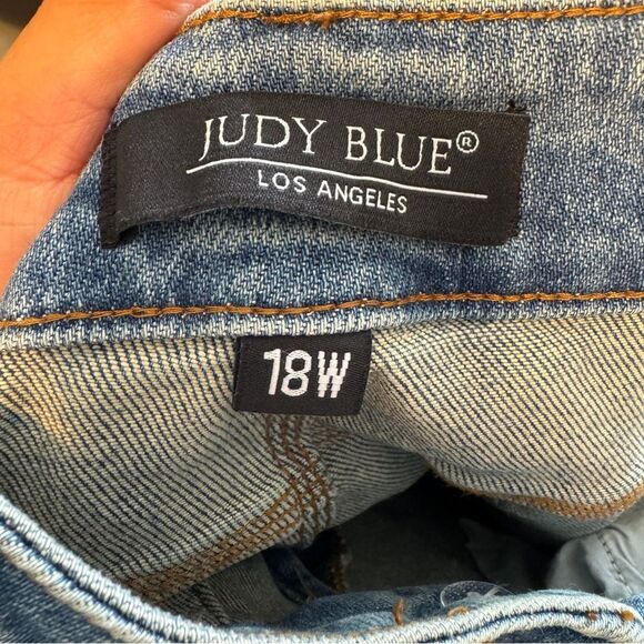 Judy Blue Yard Work Cross Over High Rise Medium Blue Wash Relaxed Fit, Size 18W - Picture 16 of 16